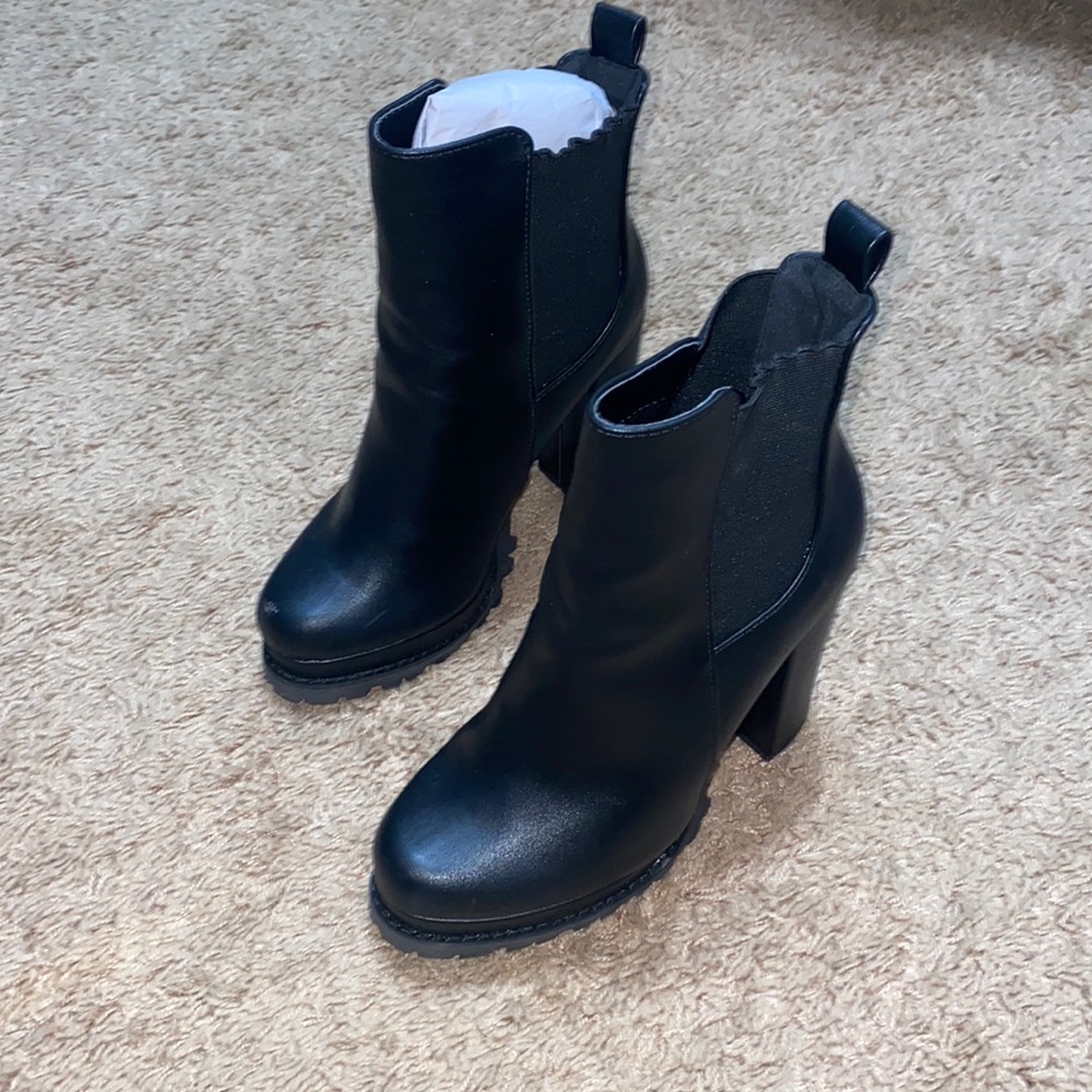Montclair Heel Boots BRAND NEW